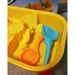 Ігровий столик-пісочниця з набором для піску: пасочки та лопатки  
